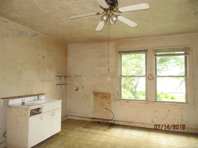 319 E St, Thomaston, GA 30286 photo 8
