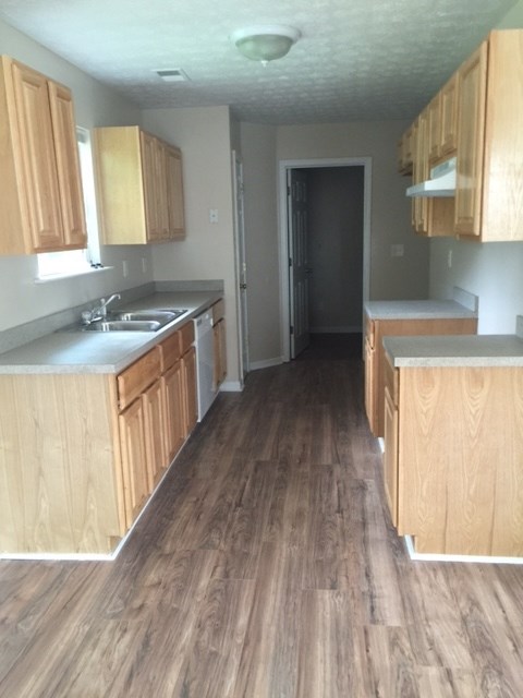 8123 Amanda Ln, Covington, GA 30014 photo 2