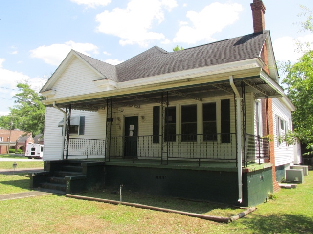 206 E 7th St, West Point, GA 31833 photo 1