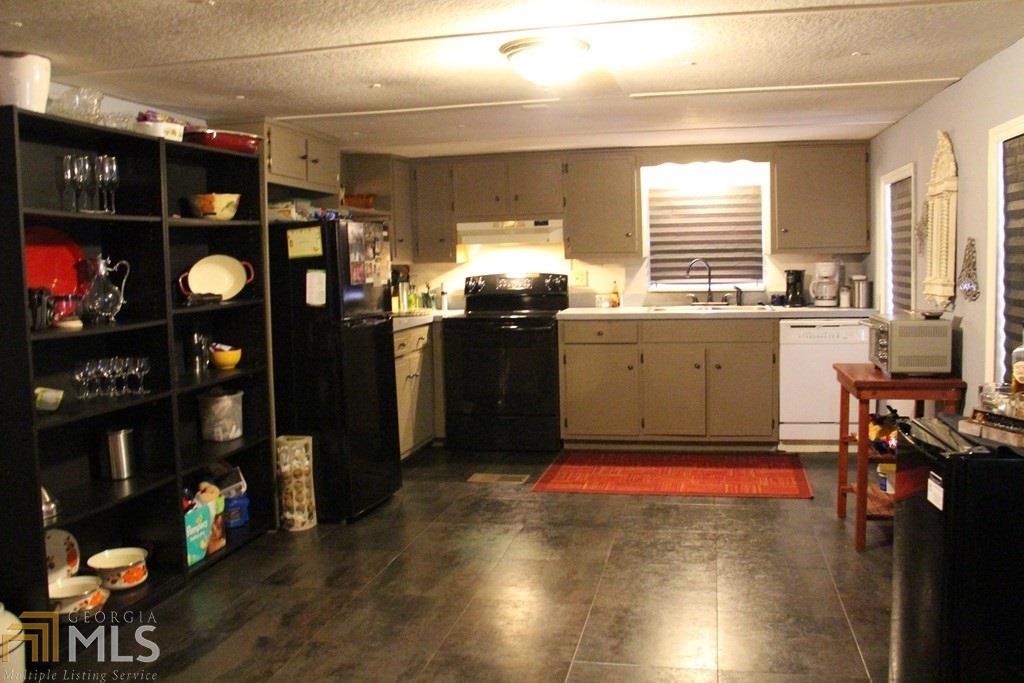 2183 Davis Rd, Stone Mountain, GA 30087 photo 5