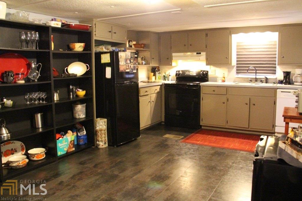 2183 Davis Rd, Stone Mountain, GA 30087 photo 4
