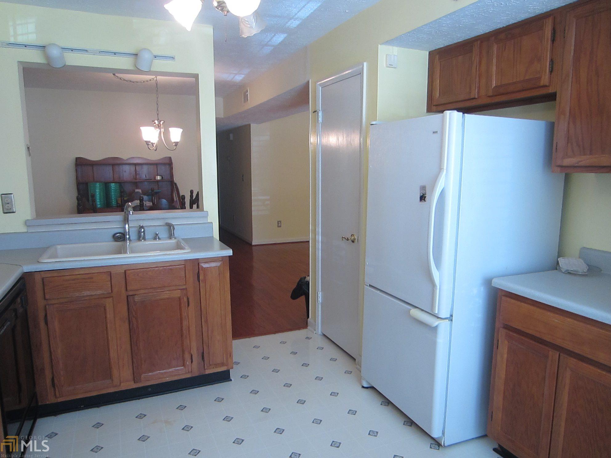 6403 Oakleaf Ln, Morrow, GA 30260 photo 9