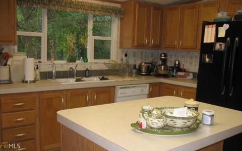 626 Hayes St, Toccoa, GA 30577 photo 2