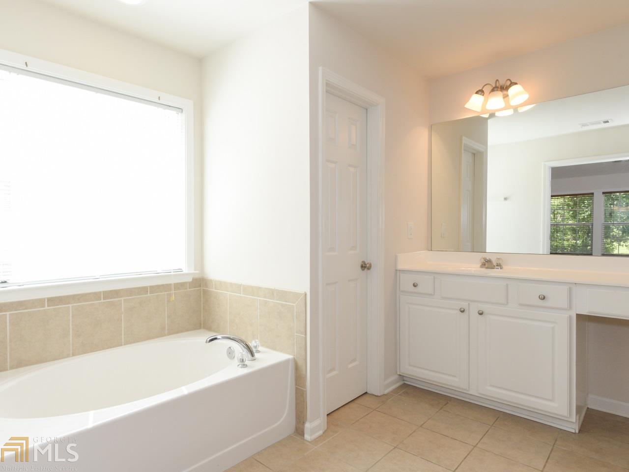 520 Hammersmith Dr, Suwanee, GA 30024 photo 14