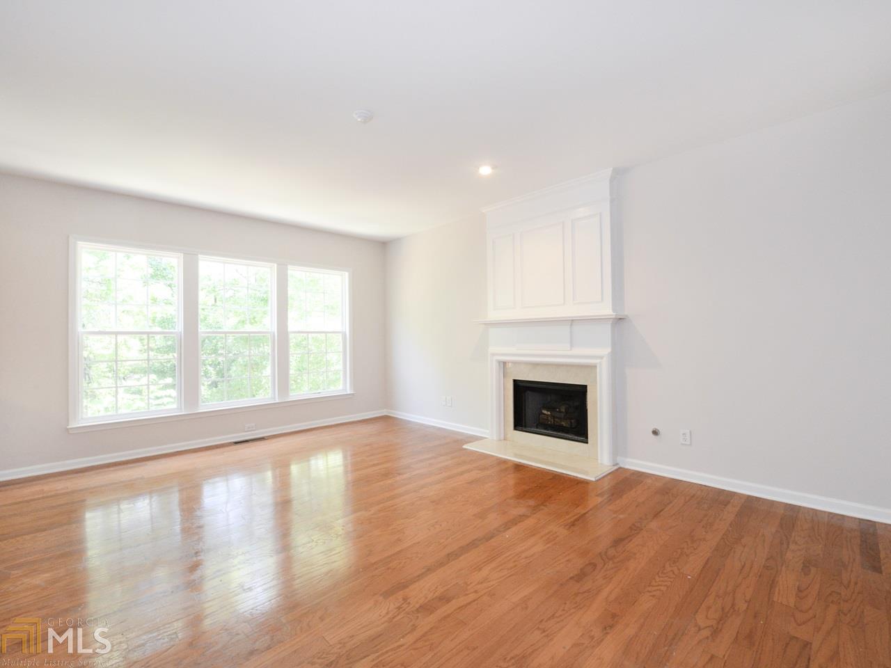 520 Hammersmith Dr, Suwanee, GA 30024 photo 4