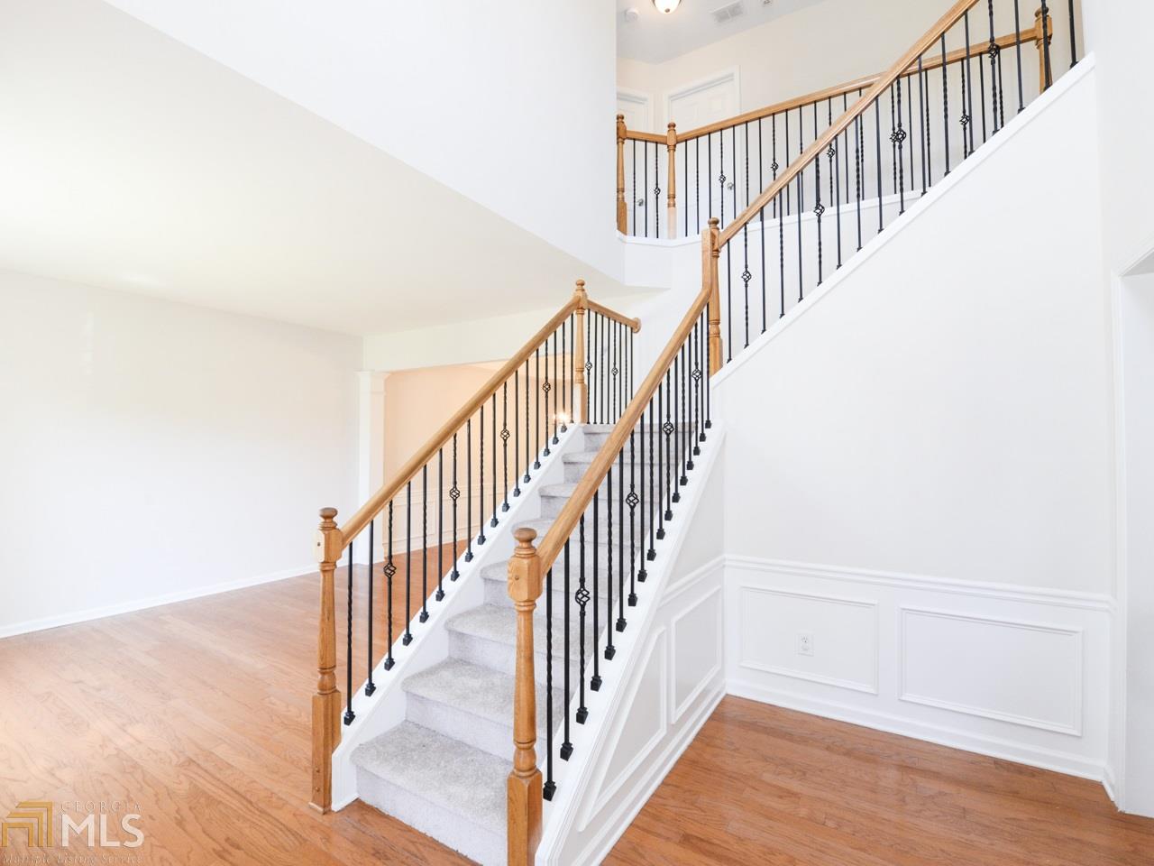 520 Hammersmith Dr, Suwanee, GA 30024 photo 2