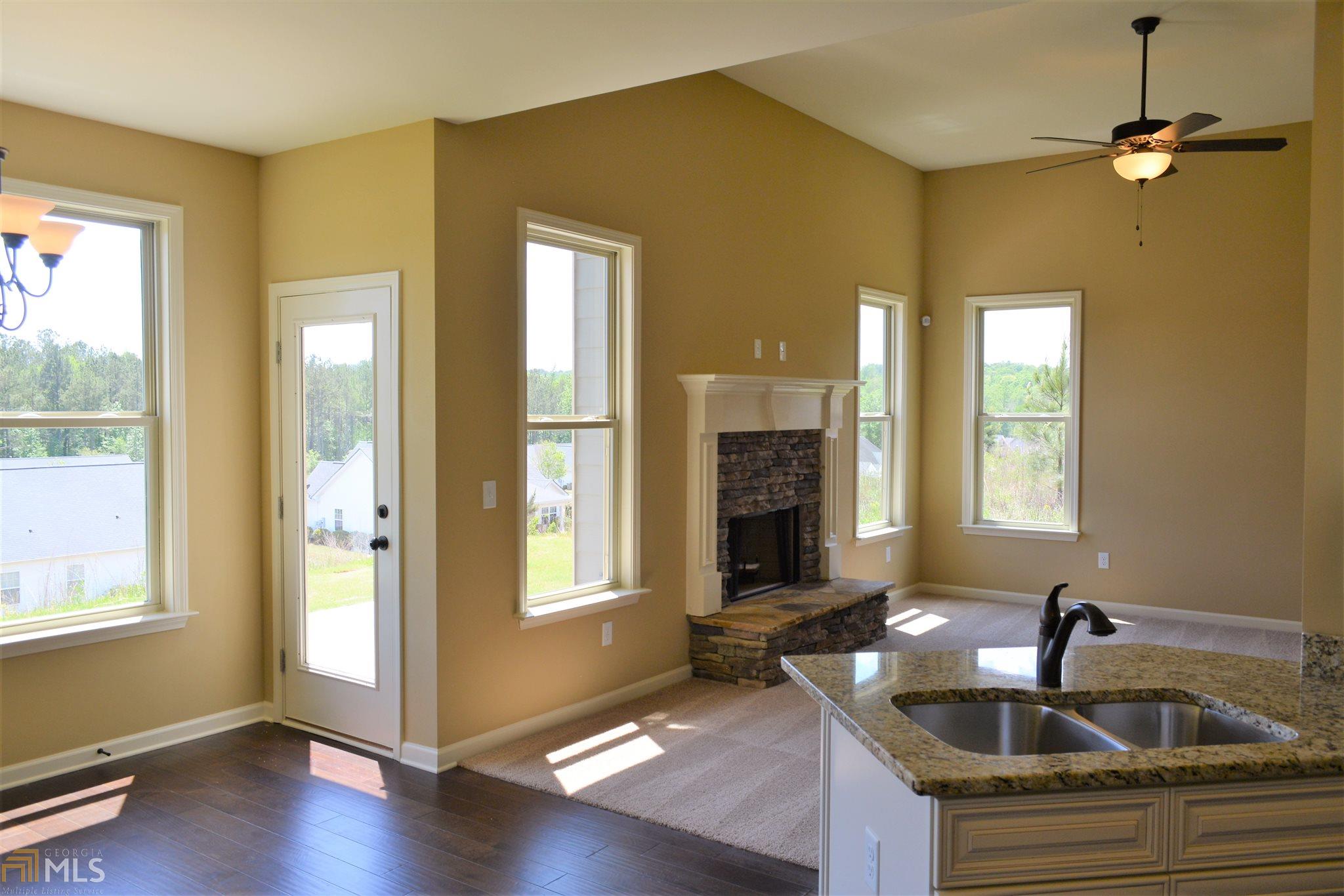 213 N Pointe Dr, Lagrange, GA 30241 photo 4