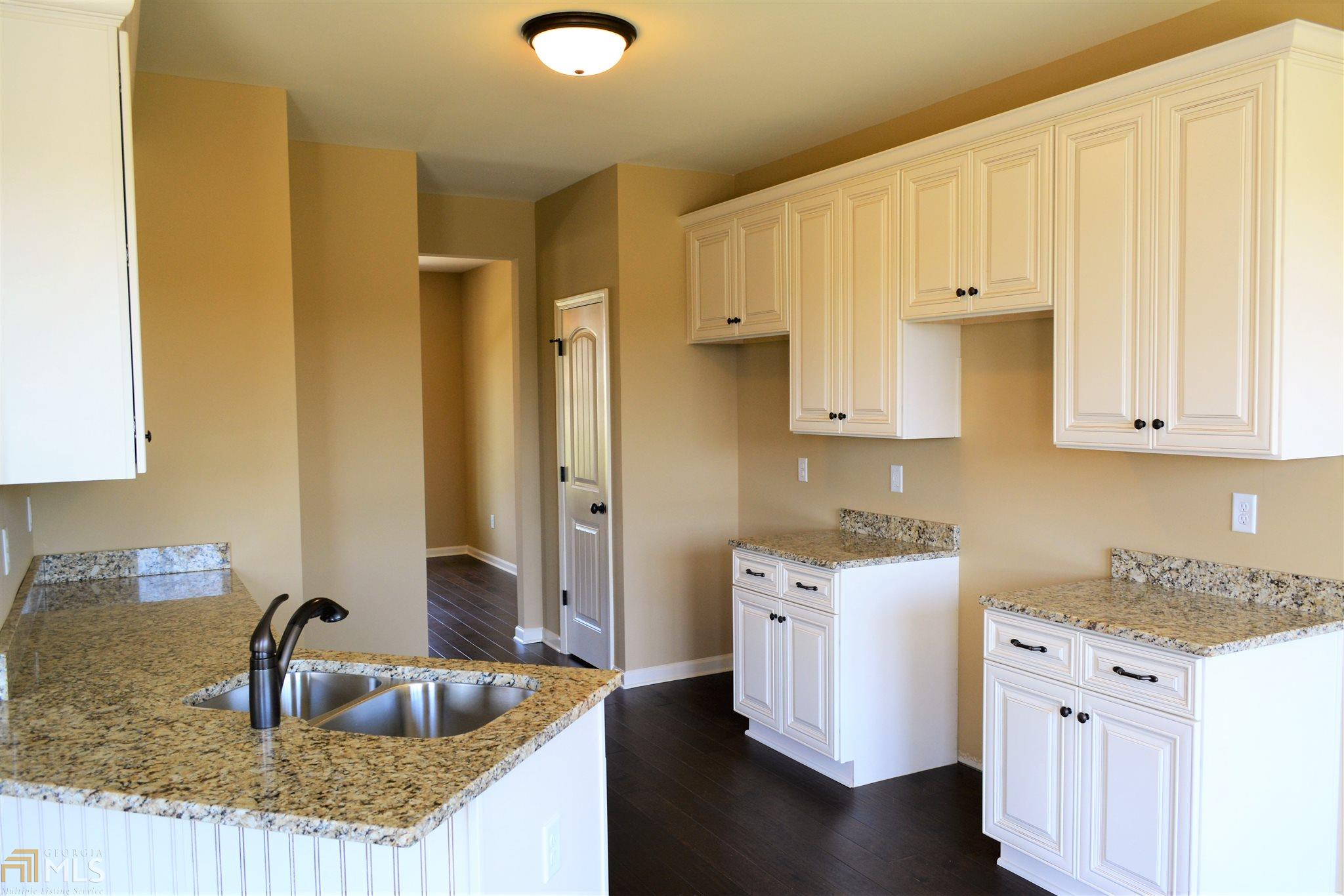 213 N Pointe Dr, Lagrange, GA 30241 photo 9
