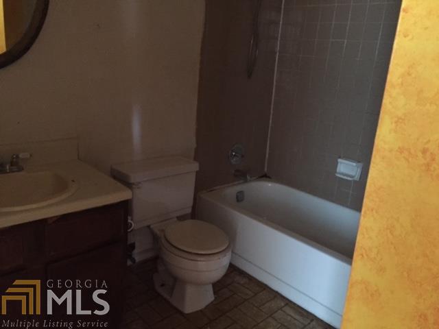 5708 Phillips Dr, Morrow, GA 30260 photo 5