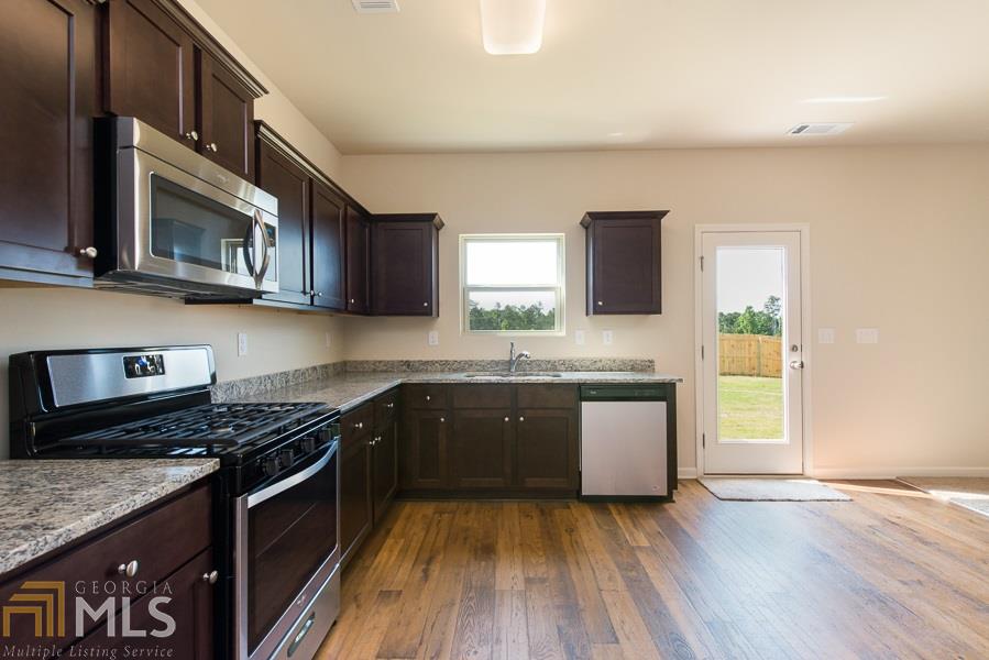 1460 Turning Leaf Ln, Pendergrass, GA 30567 photo 3