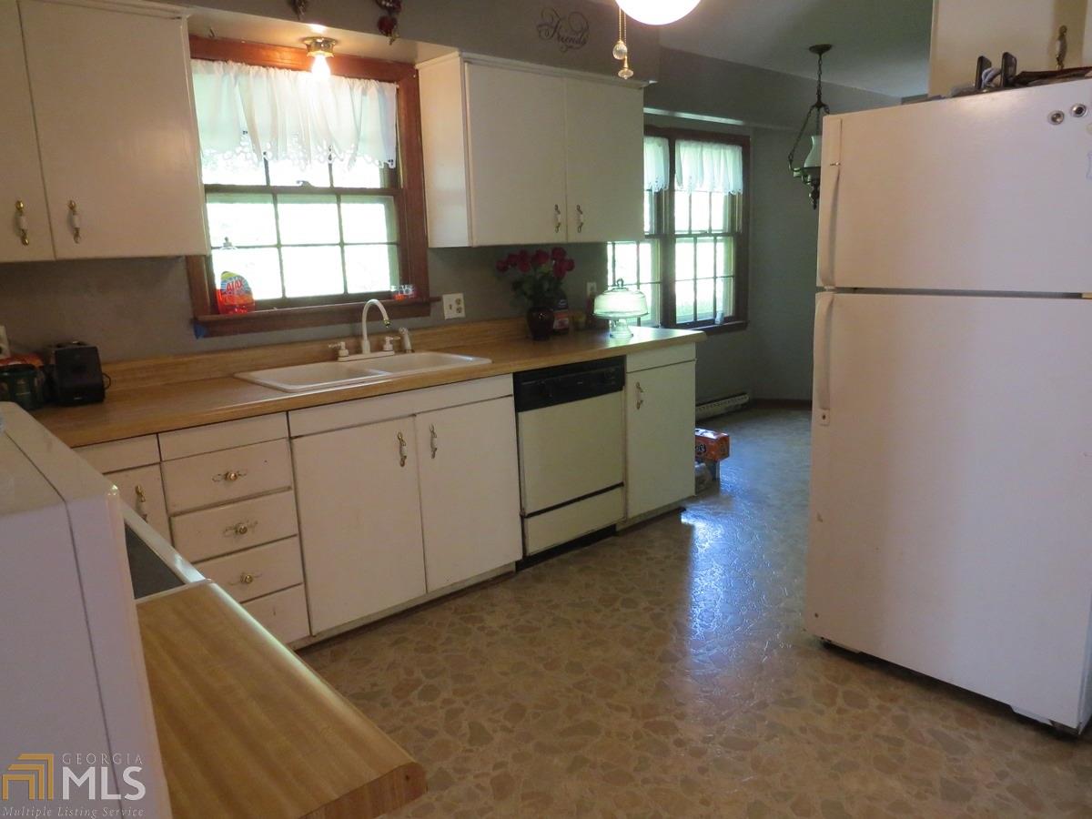 472 Valley Dr, Toccoa, GA 30577 photo 9