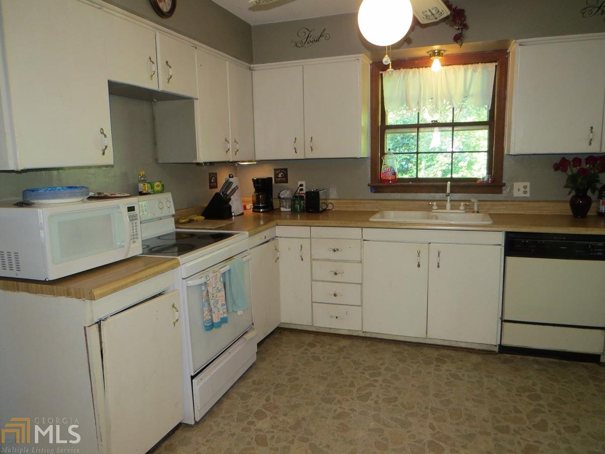472 Valley Dr, Toccoa, GA 30577 photo 8