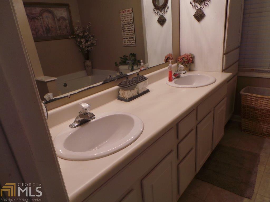 111 Heatherbrook Dr, Lagrange, GA 30240 photo 9