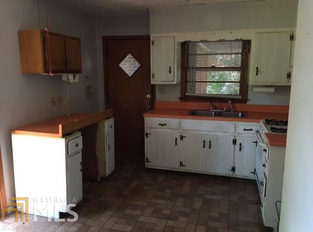 4725 Ruby Ln, Forest Park, GA 30297 photo 3