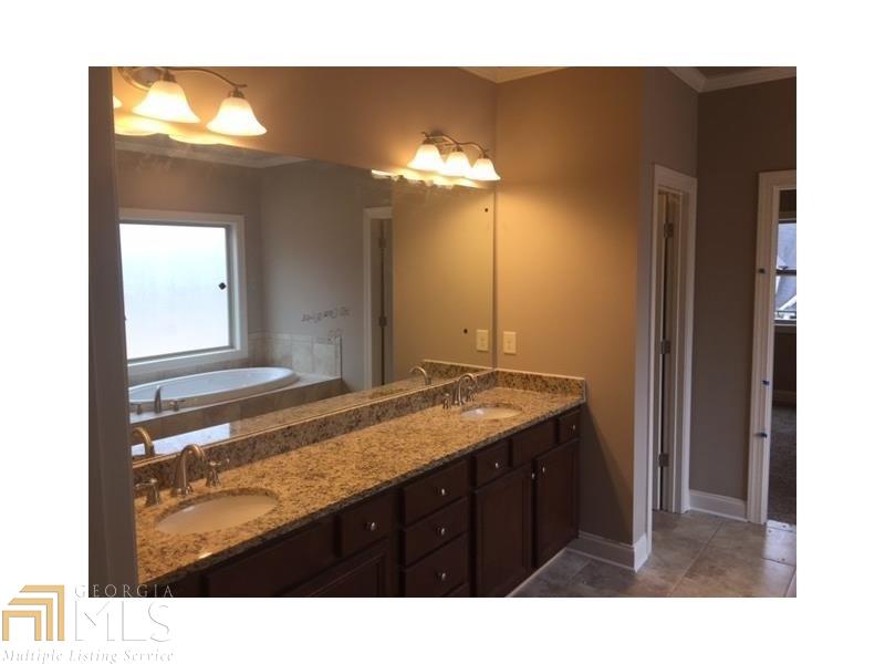 2092 Democracy Dr, Buford, GA 30519 photo 9