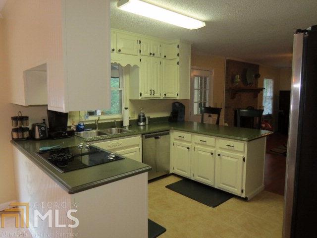 305 Regency Cir, Dublin, GA 31021 photo 5