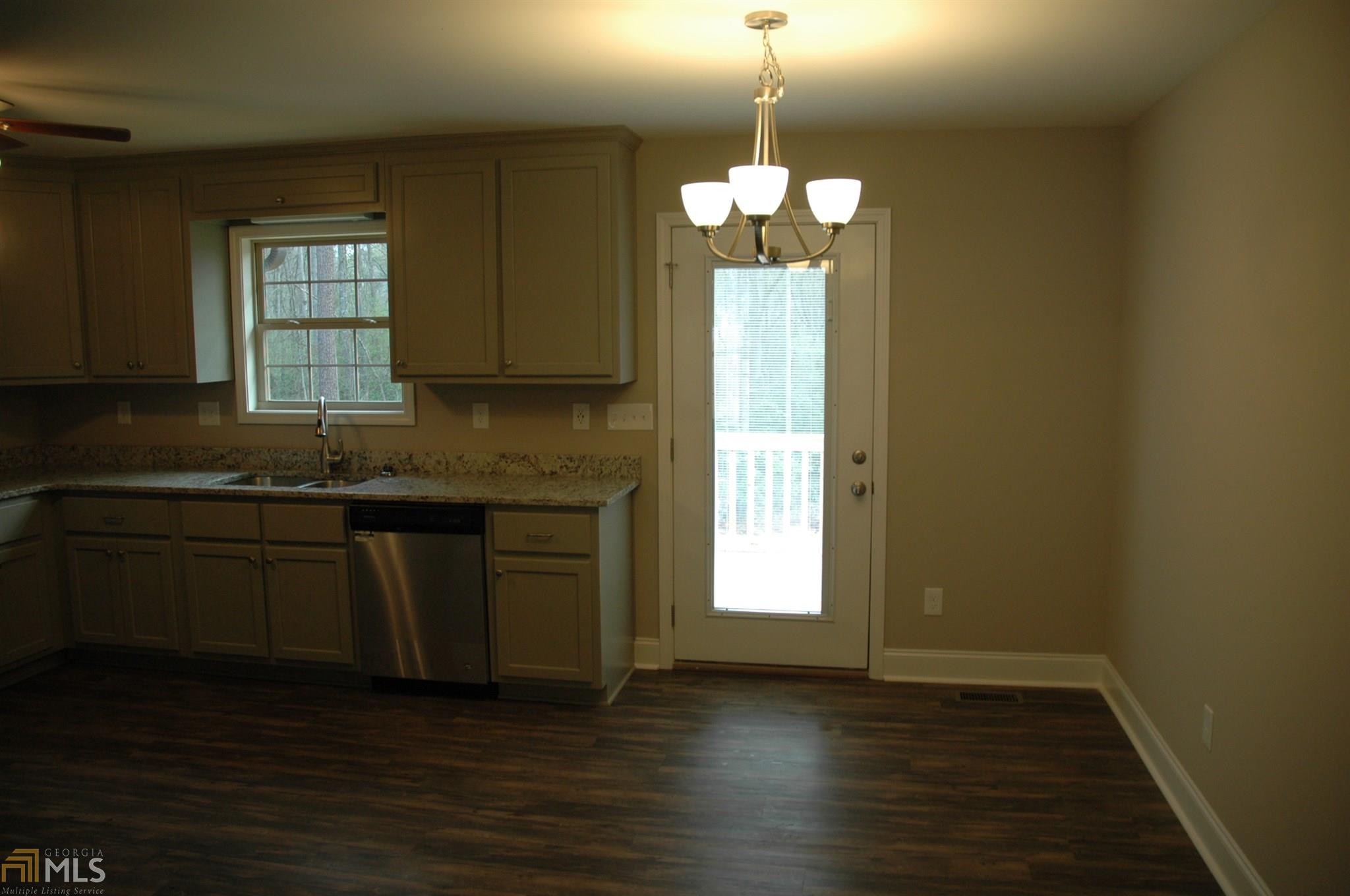 145 Wellington Dr, Lagrange, GA 30240 photo 4