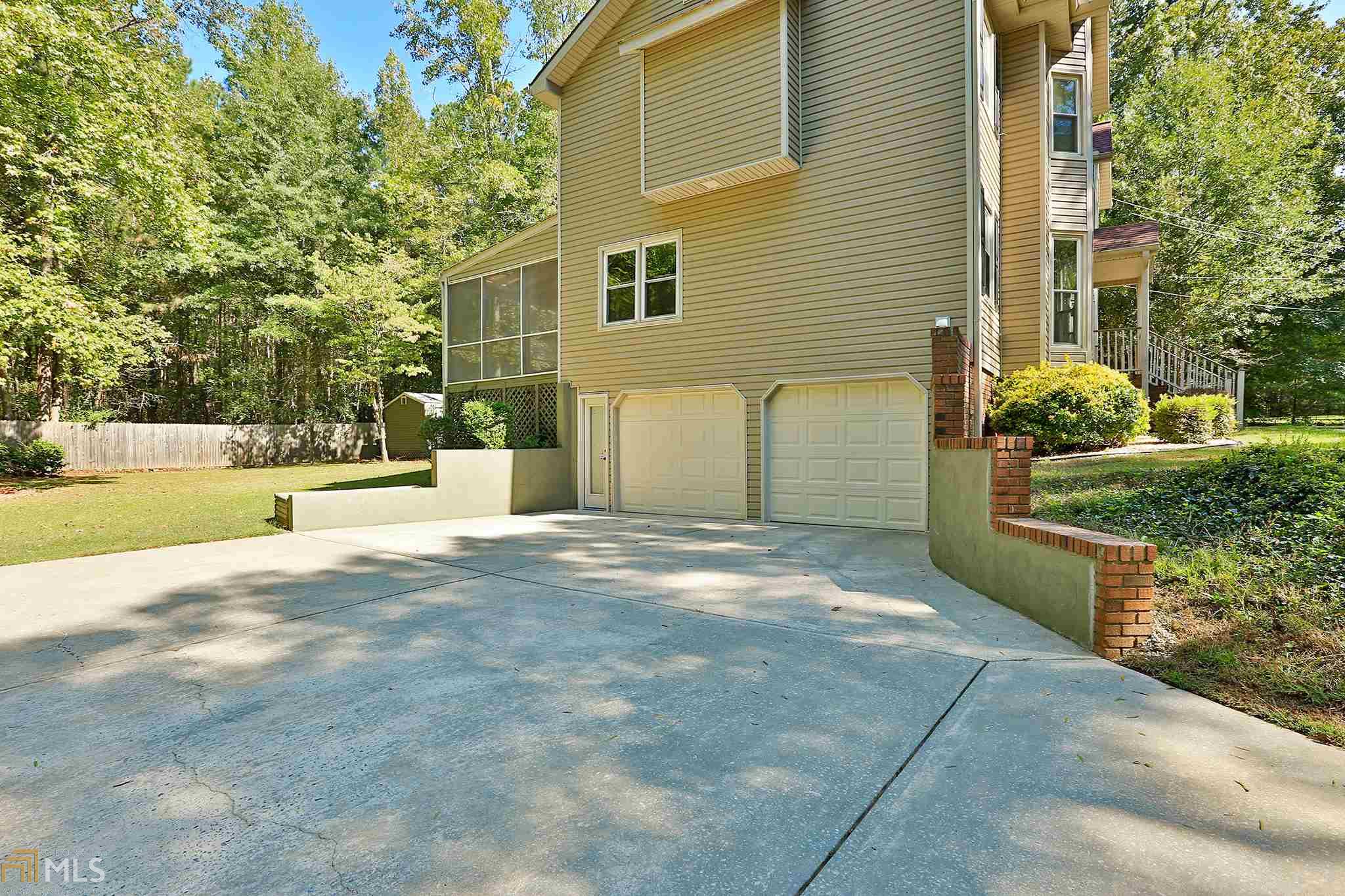 490 Anthony Dr, Tyrone, GA 30290 photo 4