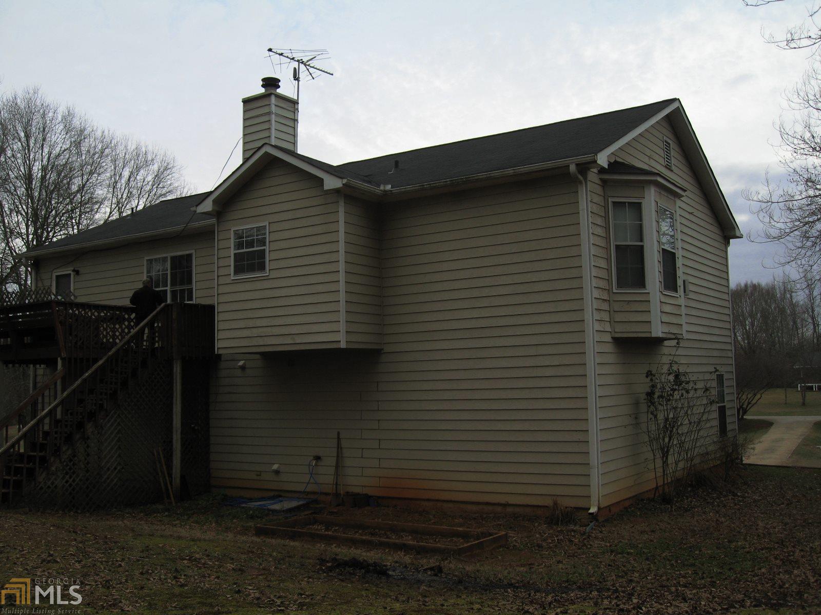 1027 River Bluff Dr, Winder, GA 30680 photo 5