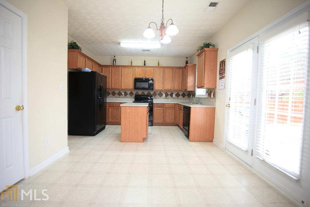 1070 Maple Leaf Dr, Mcdonough, GA 30253 photo 6