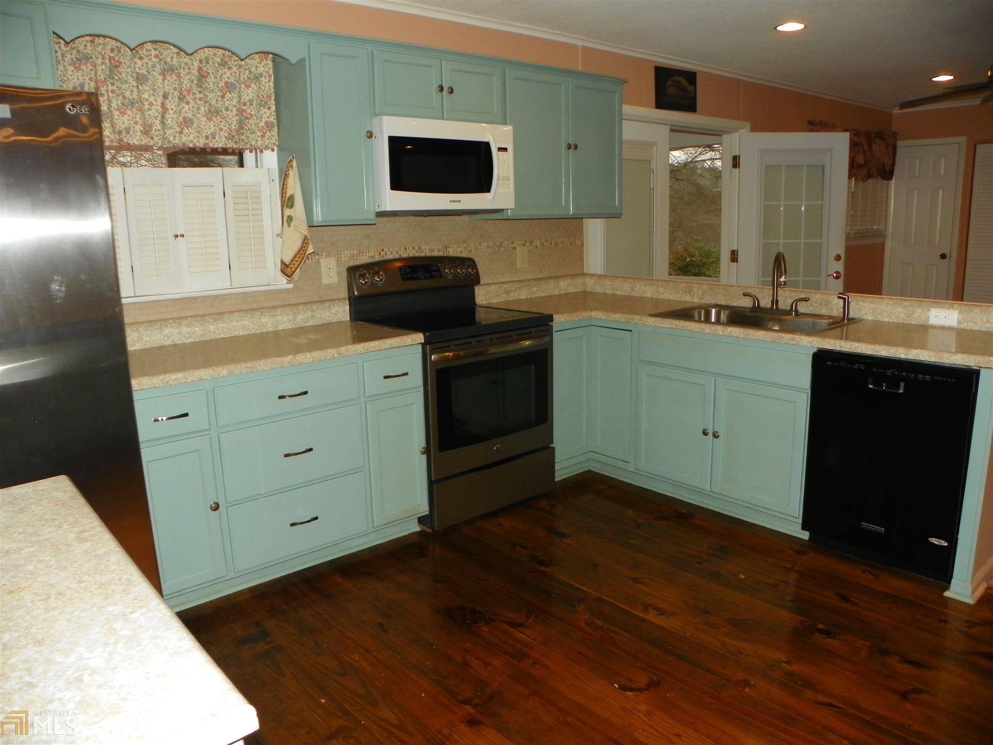 72 Crestlawn Dr, Toccoa, GA 30577 photo 8