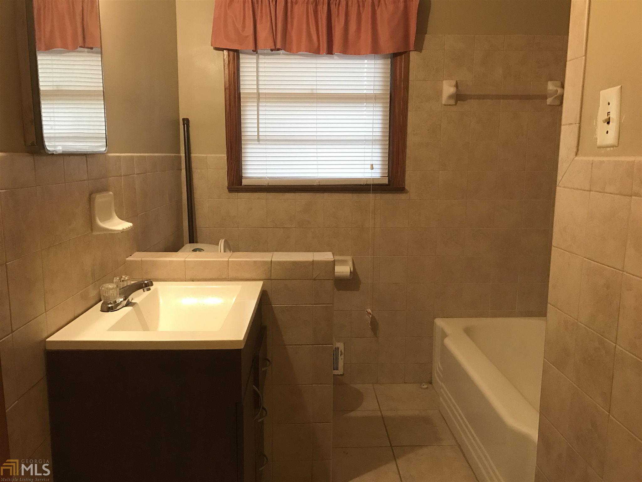 1069 Helen St, Morrow, GA 30260 photo 7