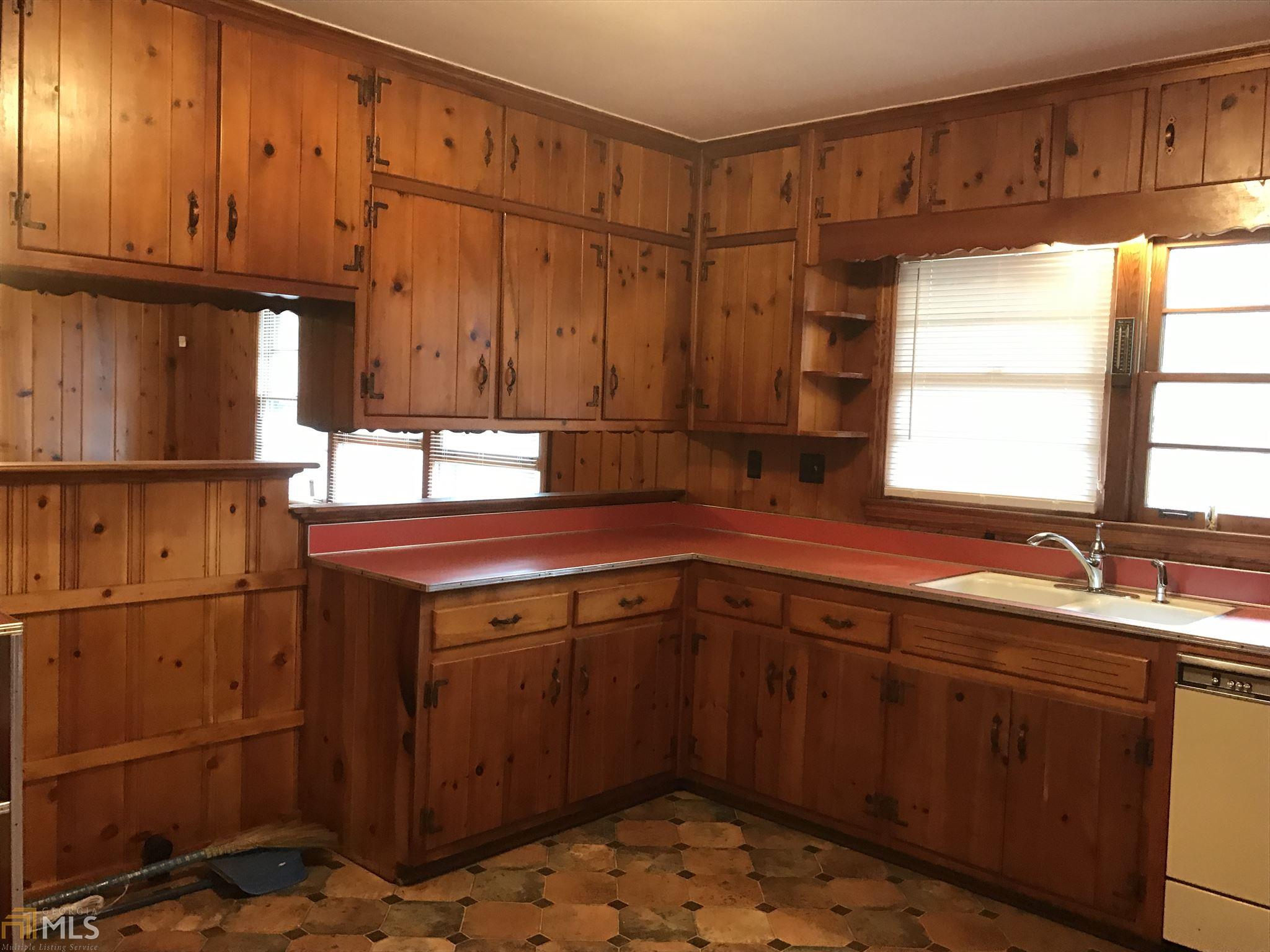 1069 Helen St, Morrow, GA 30260 photo 3