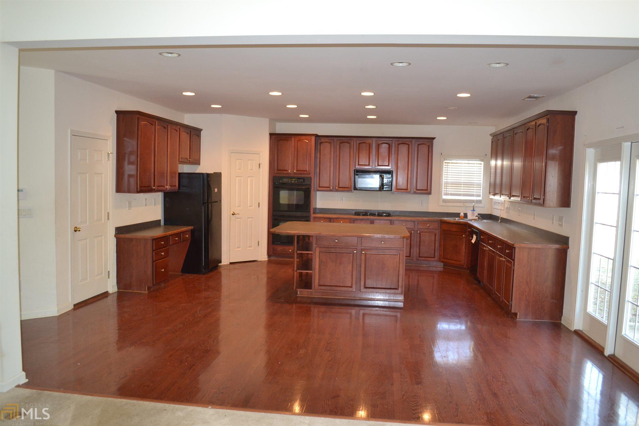 1390 Fall River Dr, Conyers, GA 30013 photo 4