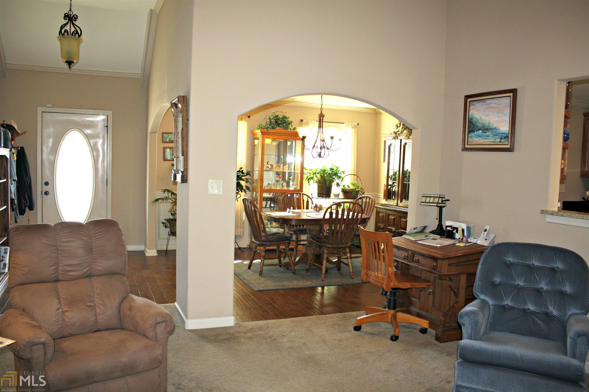 501 Highpoint Cir, Winder, GA 30680 photo 4