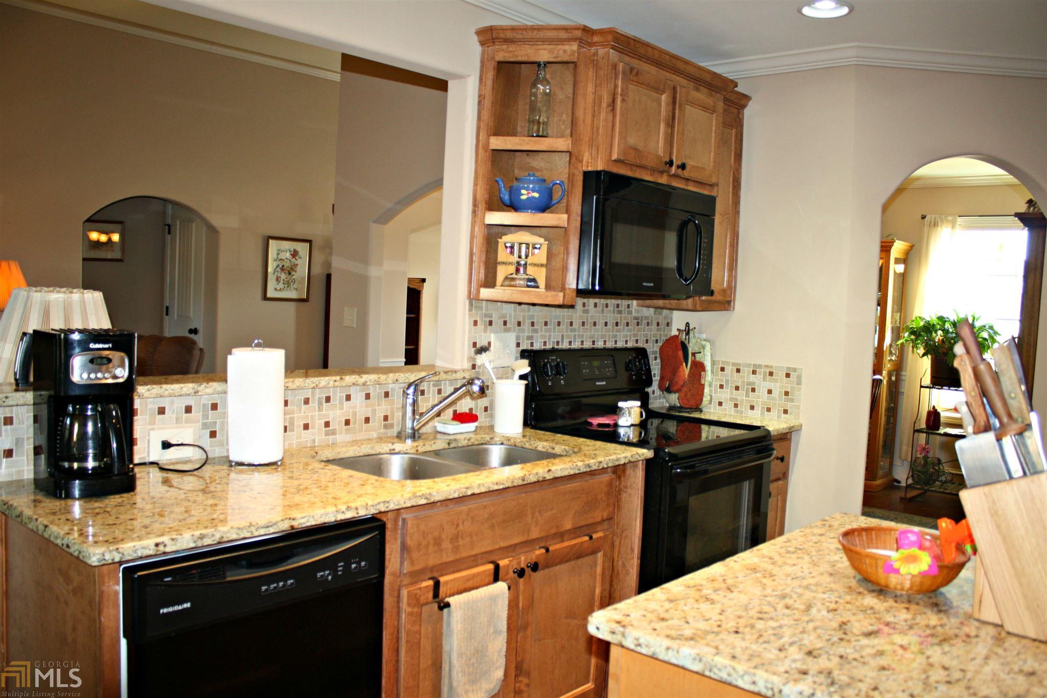 501 Highpoint Cir, Winder, GA 30680 photo 9