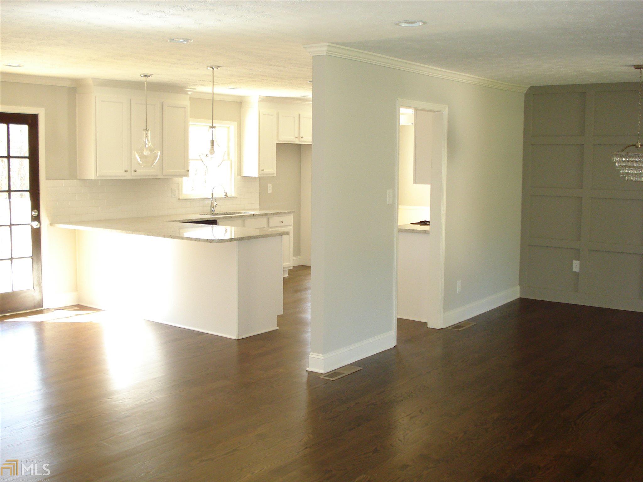 2826 Dunnington Cir, Chamblee, GA 30341 photo 3
