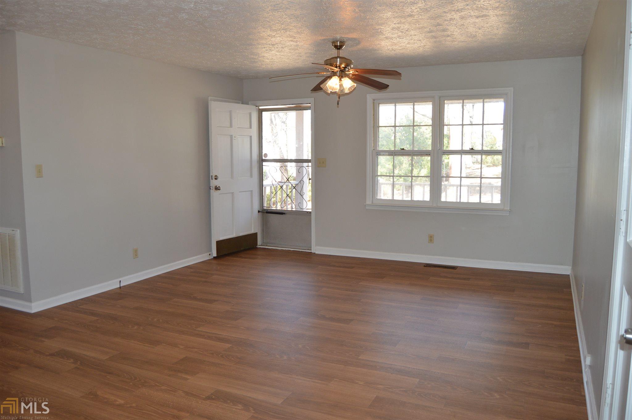 211 Griffith St, Winder, GA 30680 photo 2