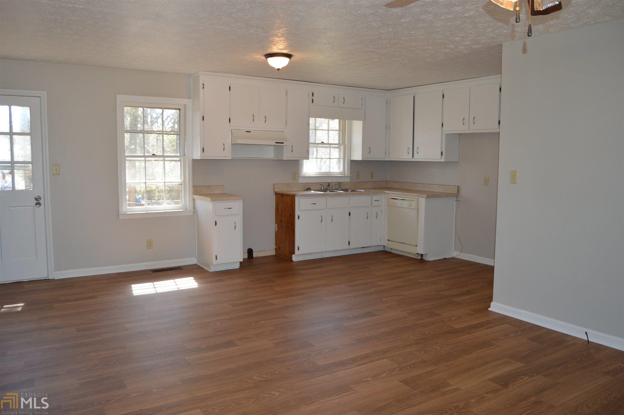 211 Griffith St, Winder, GA 30680 photo 4