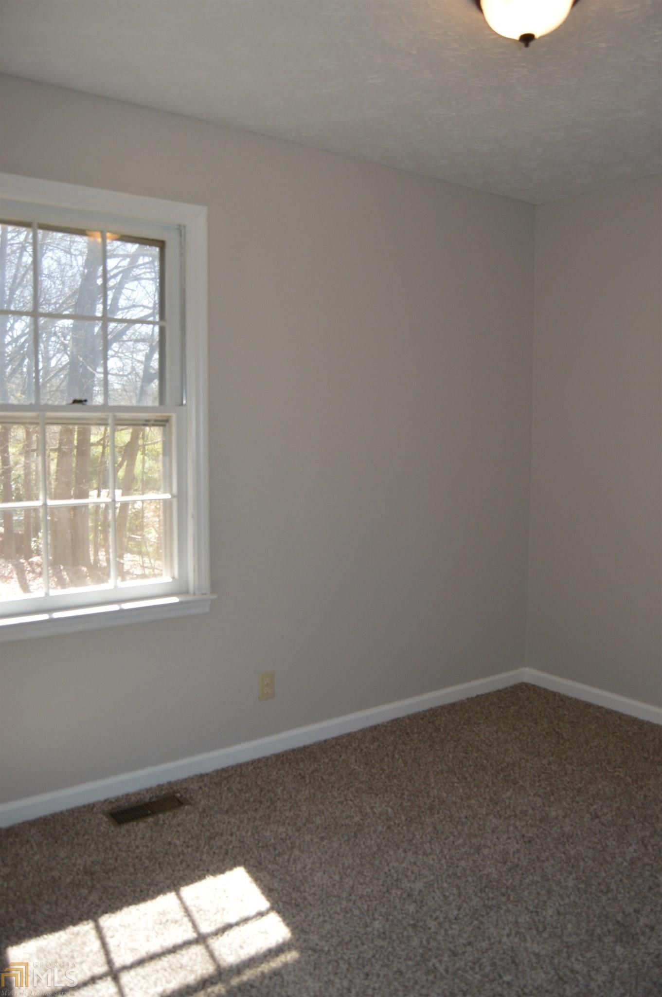 211 Griffith St, Winder, GA 30680 photo 9