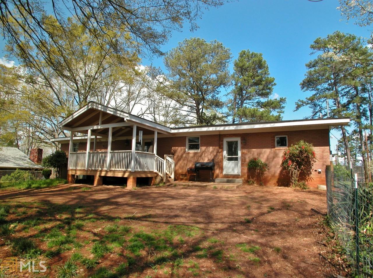 3119 Edgewater Dr, Gainesville, GA 30501 photo 2