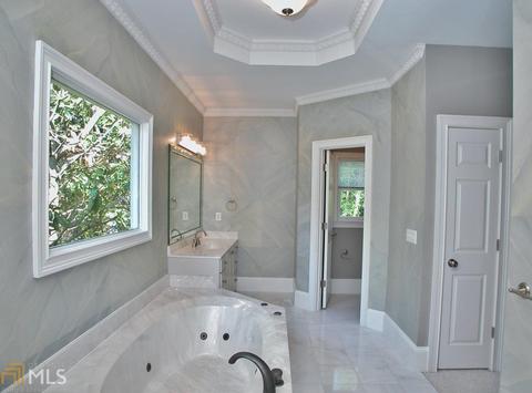 2906 Pointe Dr, Gainesville, GA 30506 photo 9