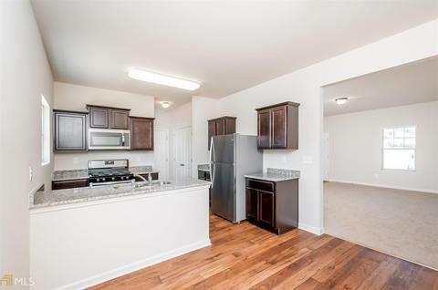 1033 Sutherland Dr, Winder, GA 30680 photo 4