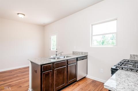 1033 Sutherland Dr, Winder, GA 30680 photo 5