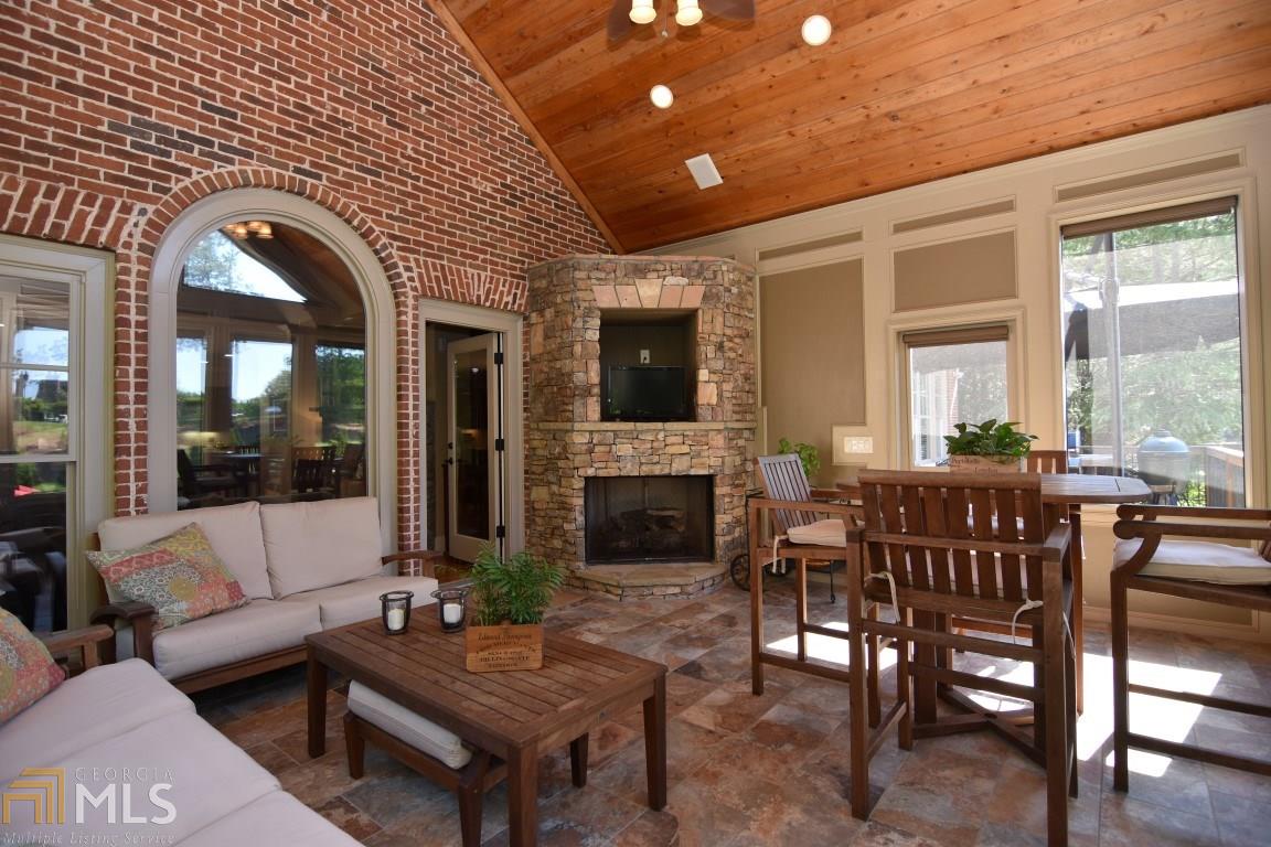 7625 Stratton Pt, Suwanee, GA 30024 photo 4