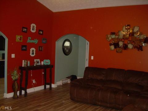 61 Beeks Cir, Williamson, GA 30292 photo 4