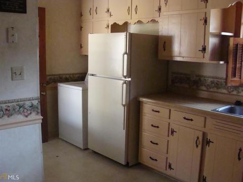 1697 W Meadow Way, Morrow, GA 30260 photo 2