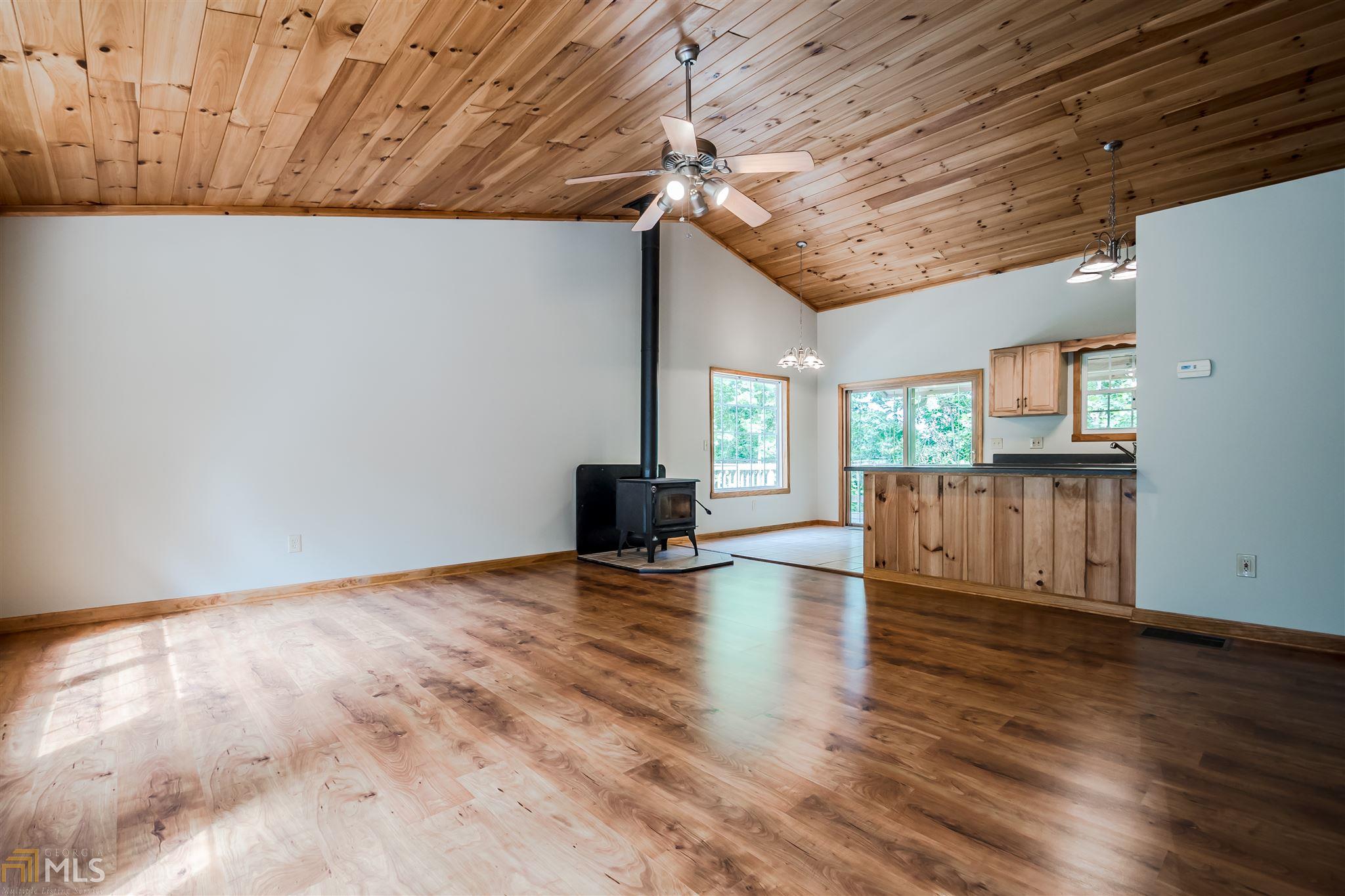 621 Crescent Dr, Toccoa, GA 30577 photo 3