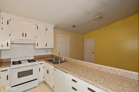 6768 Doublegate Ln, Rex, GA 30273 photo 5