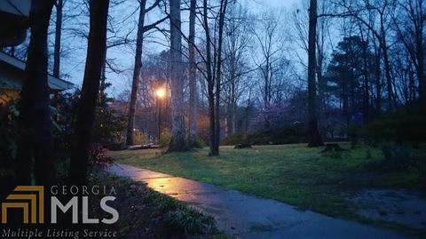 158 Hayes Cir, Rex, GA 30273 photo 4