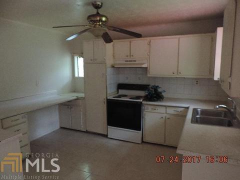 1036 Pinecrest Dr, Forest Park, GA 30297 photo 6