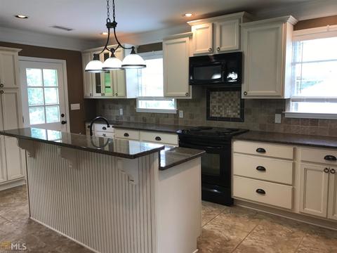 453 Gordon Cir, Lagrange, GA 30240 photo 2