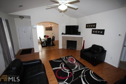 230 River Meadow Dr, Lagrange, GA 30241 photo 2