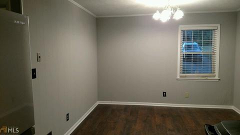 372 Grove St, Barnesville, GA 30204 photo 4