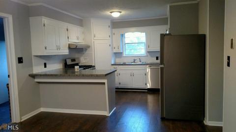 372 Grove St, Barnesville, GA 30204 photo 5
