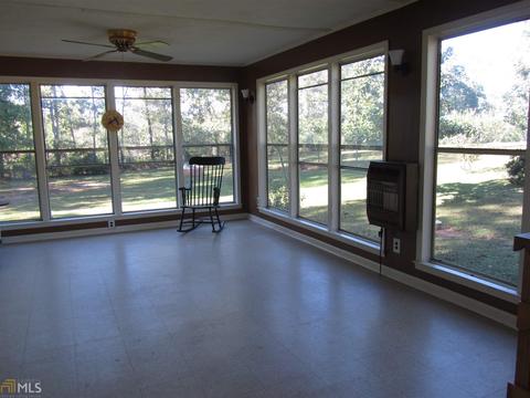 301 Kathryn Ln, Commerce, GA 30530 photo 4